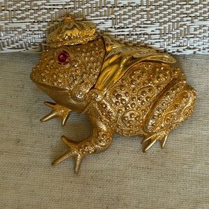 Vintage Gold Frog Prince Toad Brooch
